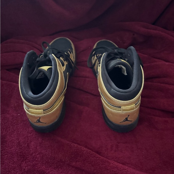 Nike Air Kids Black and Gold Sneakers - Picture 6 of 8